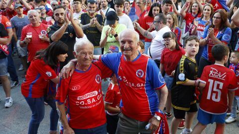 Jos� Luis Quintas y Luis Dacu�a son dos de los aficionados m�s longevos del club