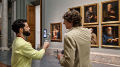 Bernardo Pajares y Javier Sainz grabando contenido en el museo.