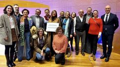 Profesionales de primaria y directivos del �rea sanitaria de Pontevedra y O Saln�s, este martes en Santiago, en un reconocimiento al centro de salud Virxe Peregrina por el uso racional de antibi�ticos