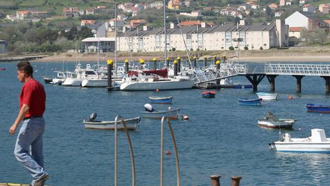 Vista de Cariño en una imagen de archivo (al fondo se ven las conocidas como casas de los marineros)