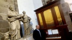 &Oacute;rgano de la concatedral ferrolana de San Juli&aacute;n. Se trata del instrumento que se utiliza de forma provisional mientras no se lleva la adquisici&oacute;n del &oacute;rgano nuevo. Este del siglo XIX, restaurado en Holanda.
