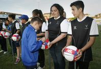 El Arousa F�tbol 7 prob� con �xito su innovador sistema de recogepelotas est�tico. 