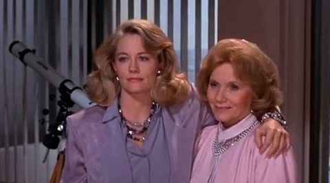 La madre de Maddie. Como el cine apenas le ofreci� papeles en los setenta y ochenta, se volc� en la televisi�n, donde fue la madre de Cybill Sheperd en �Luz de Luna�.