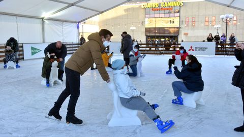 La pista de hielo de la Cubela fue inaugurada por el campeón olímpico, Javier Fernández, el pasado día 14