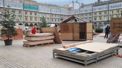 Montaje del mercadillo de Navidad de Mara Pita