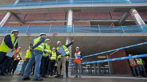 el presidente de la Xunta Alfonso Rueda visita las obras del hospital Gran Montecelo