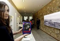 Una joven muestra un libro sobre Picasso en la casa museo del pintor en A Coru�a. 