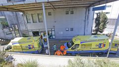 Ambulancias en la entrada de urgencias del hospital Montecelo