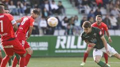 El testarazo de Fran Manzanara puso al Racing por delante en el primer minuto de partido.