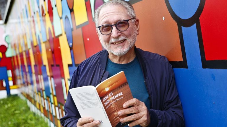 Manuel S&aacute;nchez Dalama, con su nueva novela  Nada es para siempre 