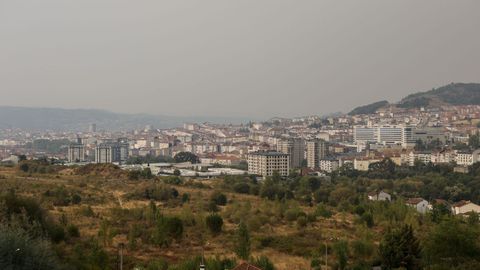 La ciudad de Ourense con humo