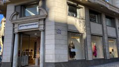 Fachada de la nueva tienda de Adolfo Domnguez en Granada