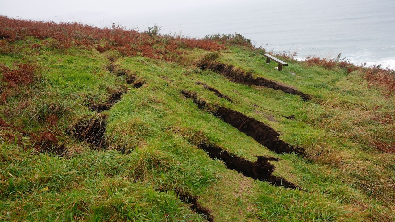 Grietas cada vez más grandes anuncian otro derrumbe en Campelo