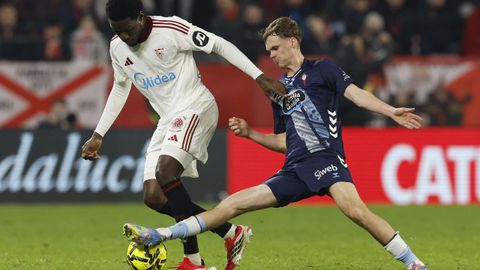 El jugador del Celta Williot Swedberg, durante el partido frente al Sevilla de este lunes.