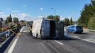 Imagen de la furgoneta calcinada en la�A-6, tras el choque