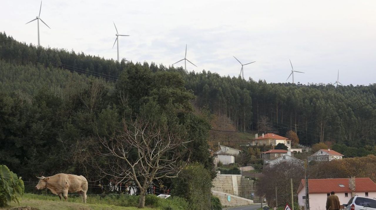 Del cielo al suelo: la generación de la eólica gallega se desploma en abril