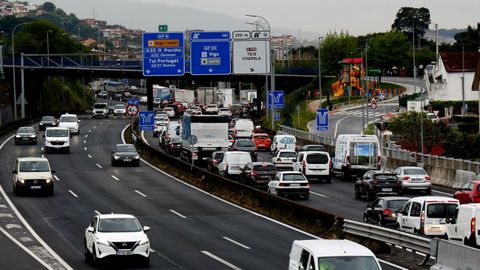 Retenciones en la AP-9 en direcci�n a Vigo, en una imagen de archivo.
