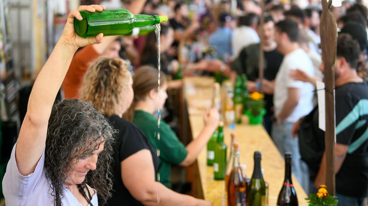 A Estrada escanciará hoy 5.000 litros de sidra en una edición de récord con 25 lagares