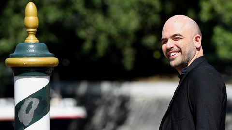 El escritor y guionista italiano Roberto Saviano, a su llegada al Lido para la presentaci�n de la serie �CeroCeroCero�, que adapta su novela
