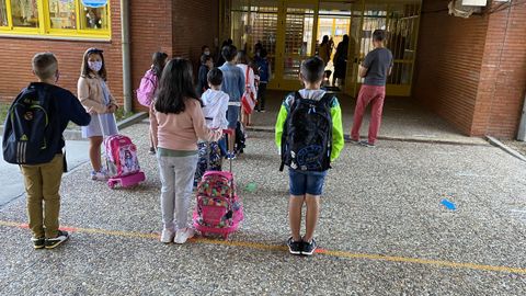 VUELTA AL COLE EN EL CEIP MANUEL BERMUDEZ COUSO DE A POBRA DE TRIVES