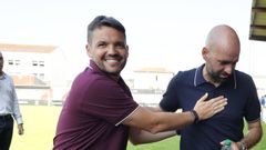 El t�cnico del pr�ximo rival del Celta Fortuna, el Sporting,�Nicol�s Larcam�n, con Claudio Gir�ldez en el amistoso ante el primer equipo celeste el pasado verano.