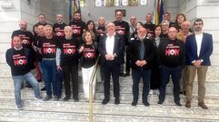 La plataforma y el alcalde y ediles de A Laracha, en la Deputaci�n da Coru�a