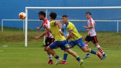Imagen del partido de la primera vuelta de Liga entre el Juventud Cambados y el C&eacute;ltiga en Burg&aacute;ns