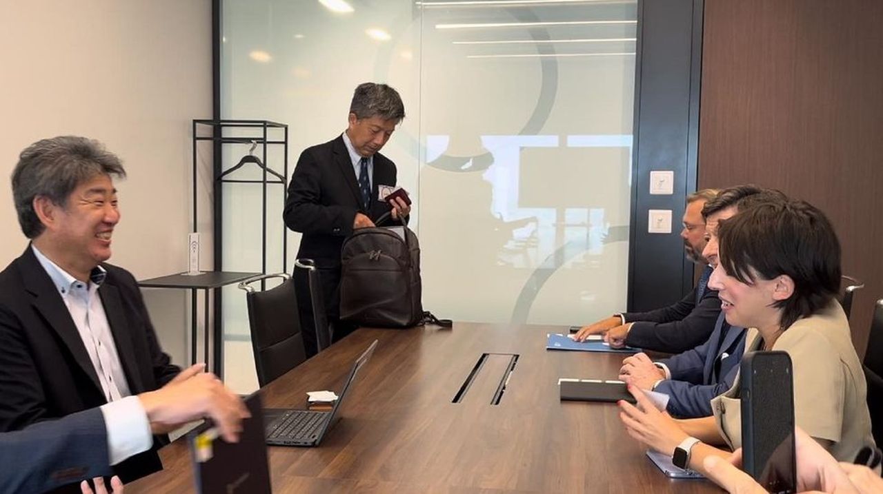 Lorenzana advierte de que la congestión en la red frena proyectos eólicos en Galicia