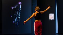 Una veintena de t�cnicos de Afundaci�n y Barbican trabajan en el montaje de la exposici�n.