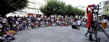 Peter Punk, que el a�o pasado llen� la Alameda, volver� a actuar el s�bado para ni�os y mayores en Cee.