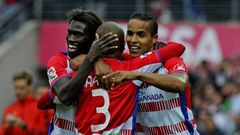 Jugadores del Granada festejan el gol a Osasuna