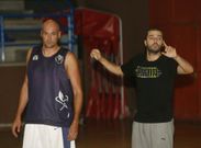 El entrenador, Alberto G�mez, en un entrenamiento del equipo en Chantada. 
