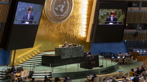 El embajador de Francia ante la ONU, Nicolas de Riviere, interviene durante la sesin de este lunes en Nueva York