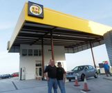 Pepe de Solras, en la gasolinera solidaria de Figueiras. 