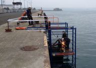 Reparaci�n de las defensas en el muelle de Trasatl�nticos. 