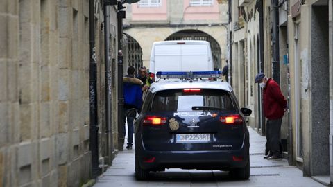 Un coche de la Polica Nacional en el centro de Lugo