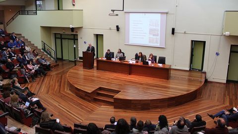 El rector, Santiago Garca Granda, interviene ante el claustro 