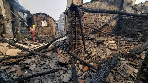 La aldea de Vilar es la viva imagen del poder de destruccin del fuego. 