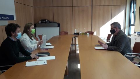 Reuni�n de la Conseyer�a d'Educaci�n cola Academia de la Llingua.