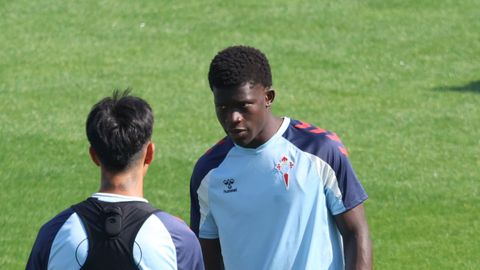 El jugador juvenil del Celta Fortuna Vlad Silva, en un entrenamiento.