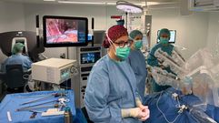 Imagen de una de las cirugas realizadas el viernes en el CHUO que fueron retransmitidas en directo.