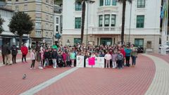 Los alumnos y profesores del colegio Padre Galo de Luarca durante el D�a de la Educaci�n F�sica en la Calle