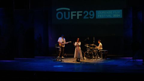 Gala inaugural OUFF. Actuacin de Sabela.