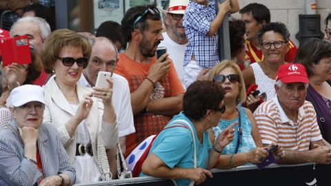 Miles de personas se congregaron en la zona de salida y en muchos lugares del recorrido pese al intenso calor