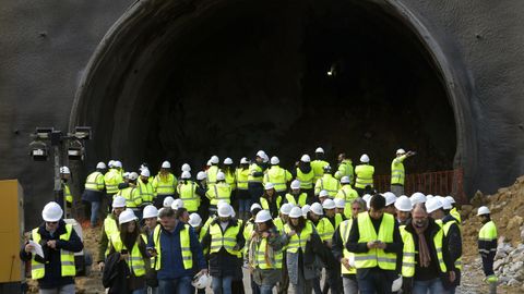 T�nel tren puerto exterior punta langosteira