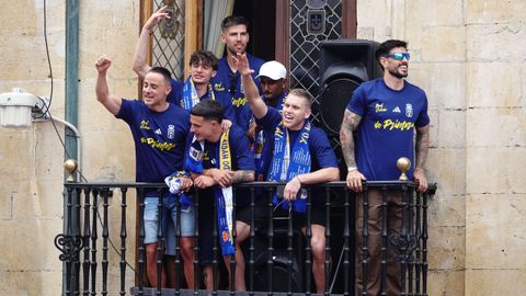 Varios jugadores del Real Oviedo durante la celebraci�n del ascenso a Primera Divisi�n del Real Oviedo