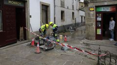 Imagen de archivo de la reparacin de una avera en el casco histrico, en A Raa