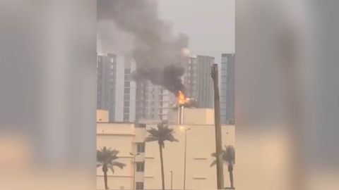 Imagen difundida por redes sociales del incendio en la embajada de Estados Unidos en Bagdad