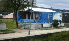 El albergue se est� tapando con lonas y se cort� la toma de luz.