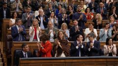 La bancada socialista aplaude a Pedro Snchez, este mircoles en el Congreso.